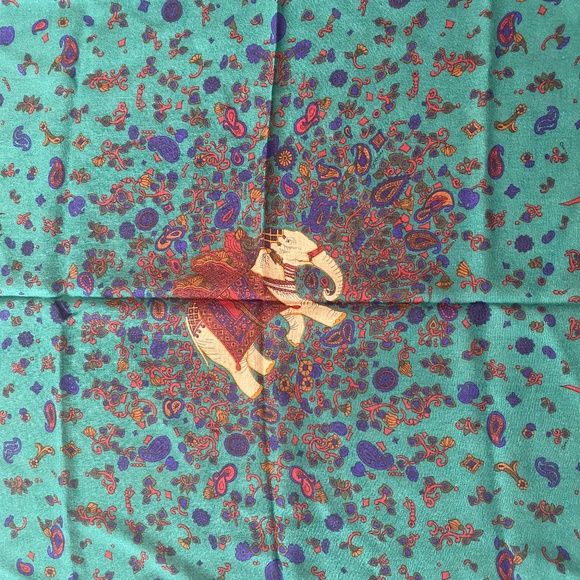 Vintage Oversized Fendi Wool Shawl / Wrap / Scarf - Picture 9 of 9